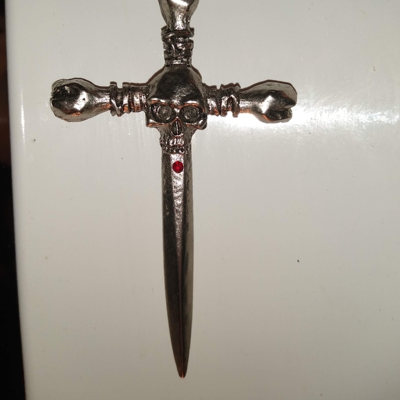 Vampire Slayer Necklace - Picture 3 of 3